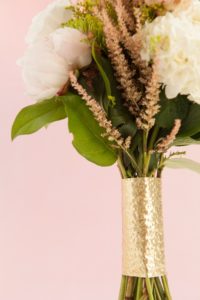 diy-metallic-bouquet-wrap_0021