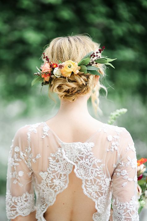 acconciatura sposa con fiori