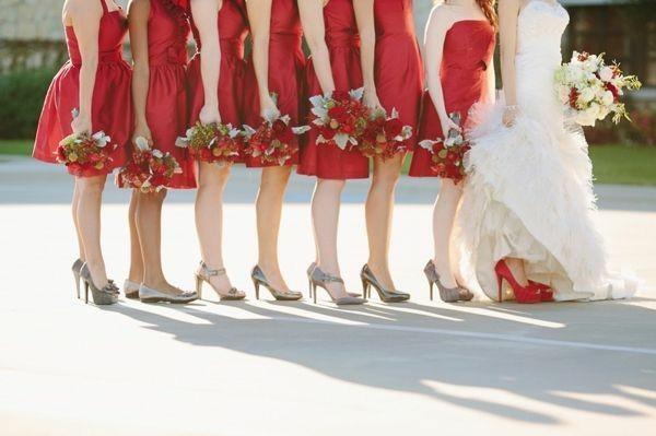 Scarpe colorate per la sposa