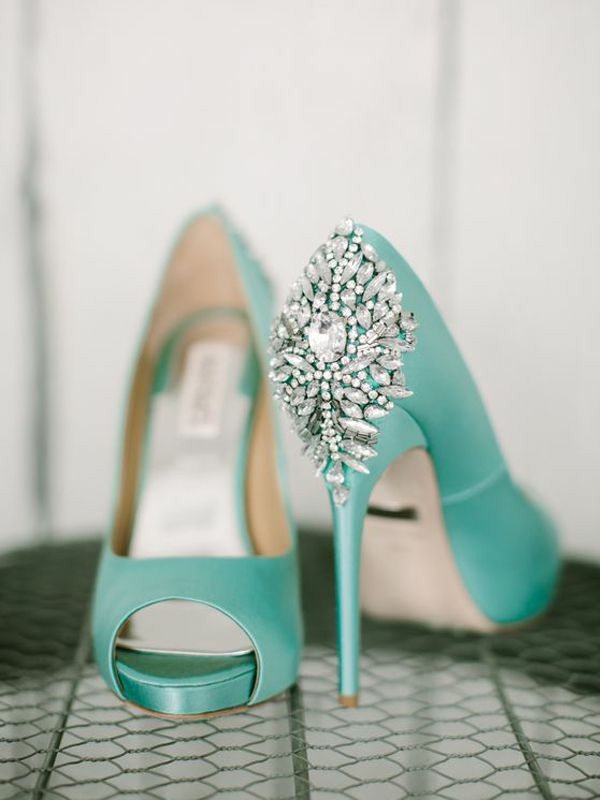 Scarpe colorate per la sposa
