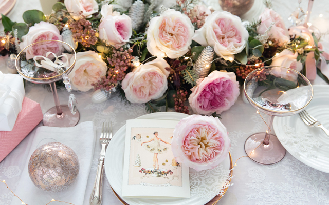 Rose inglesi per la decorazione natalizia