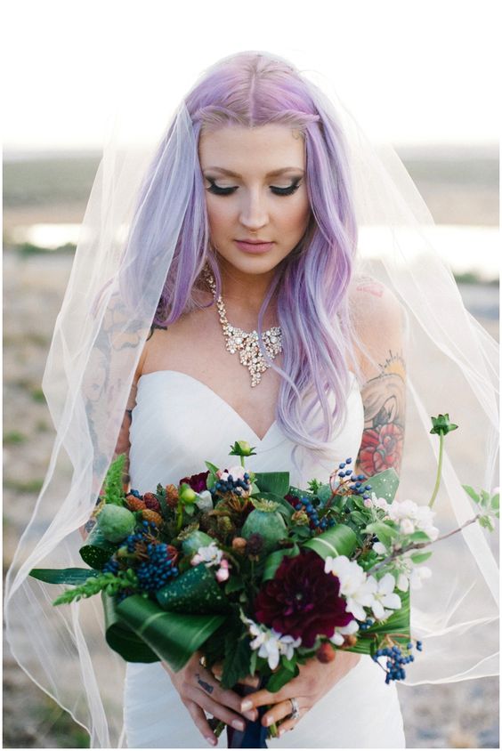 La sposa dai capelli colorati