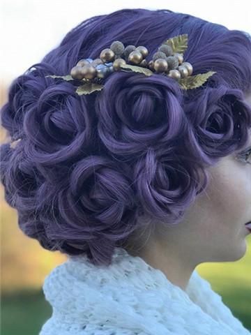 La sposa dai capelli colorati