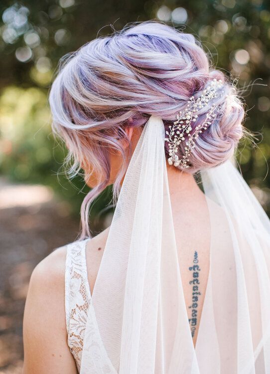 La sposa dai capelli colorati