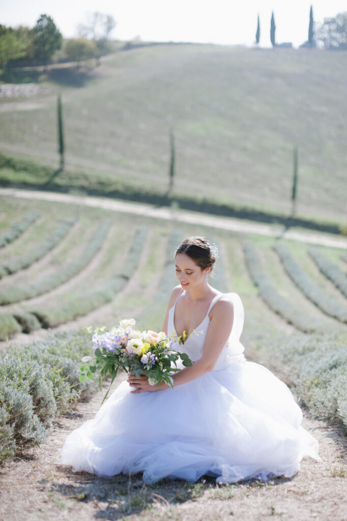 Un garden wedding semplice e raffinato